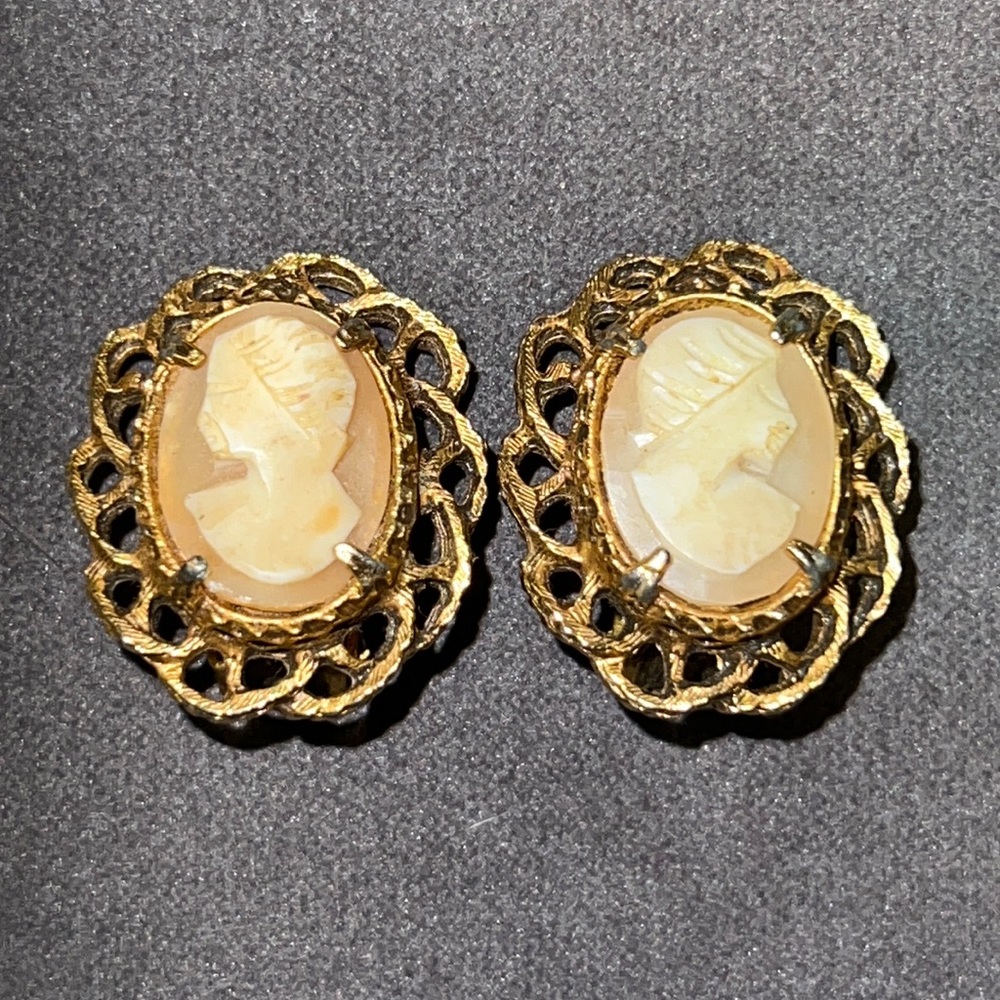 Vintage Florenza Clip-On Cameo Earrings